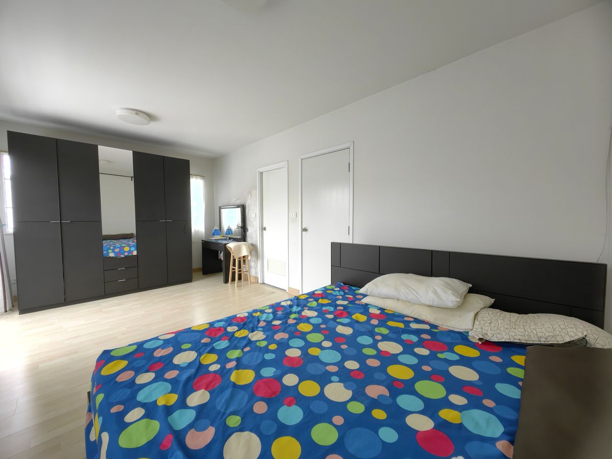 ขายทาวน์โฮมมีนบุรี-ร่มเกล้า : เดอะคอนเนค22 รามอินทรา-มีนบุรี  ทาวน์โฮม 2 ชั้น  พื้นที่ 112 ตร.ม. 28.3 ตร.ว. หลังริม ต่อเติมครัวด้านหลัง มีพื้นที่ข้างบ้าน