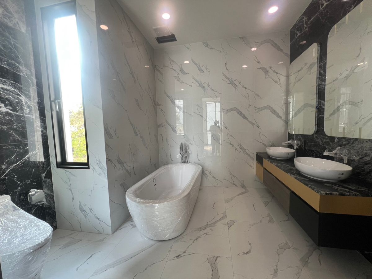 ให้เช่าบ้านเกษตร นวมินทร์ ลาดปลาเค้า : ให้เช่า บ้านเดี่ยวสไตล์รีเจนซี ขนาด 327 ตร.ม. | 4 ห้องนอน | 2 ที่จอดรถ, ระเบียงใหญ่ชั้น3สำหรับชมวิว, ทำเลใกล้ทางด่วนรามอินทรา และโรงเรียนนานาชาติ KPIS, SISB 