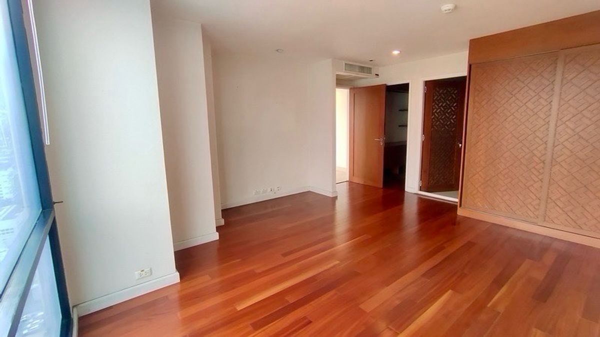 ขายคอนโดวิทยุ ชิดลม หลังสวน : 📢👇 เพนท์เฮาส์ดูเพล็กซ์สุดพิเศษ หายากมากในตลาด!ที่พักอาศัยที่มีเอกลักษณ์เฉพาะตัว พร้อมพื้นที่ใช้สอยกว้างขวาง บรรยากาศส่วนตัวและเงียบสงบ แต่สามารถเดินถึงศูนย์การค้าหรูและร้านอาหารชั้นนำได้ในไม่กี่ก้าว เหมาะสำหรับนักลงทุน ครอบครัว