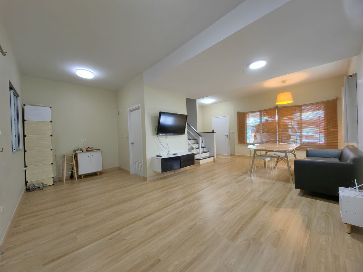 ขายทาวน์โฮมมีนบุรี-ร่มเกล้า : เดอะคอนเนค22 รามอินทรา-มีนบุรี  ทาวน์โฮม 2 ชั้น  พื้นที่ 112 ตร.ม. 28.3 ตร.ว. หลังริม ต่อเติมครัวด้านหลัง มีพื้นที่ข้างบ้าน