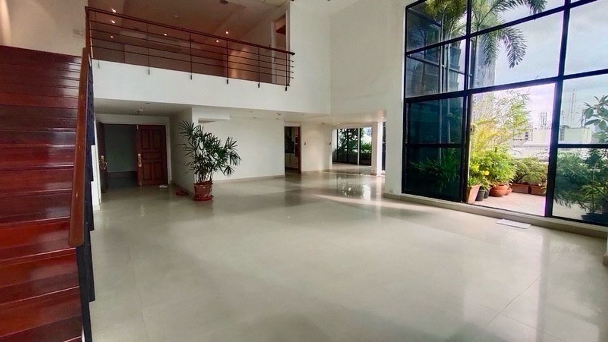 ขายคอนโดวิทยุ ชิดลม หลังสวน : 📢👇 เพนท์เฮาส์ดูเพล็กซ์สุดพิเศษ หายากมากในตลาด!ที่พักอาศัยที่มีเอกลักษณ์เฉพาะตัว พร้อมพื้นที่ใช้สอยกว้างขวาง บรรยากาศส่วนตัวและเงียบสงบ แต่สามารถเดินถึงศูนย์การค้าหรูและร้านอาหารชั้นนำได้ในไม่กี่ก้าว เหมาะสำหรับนักลงทุน ครอบครัว