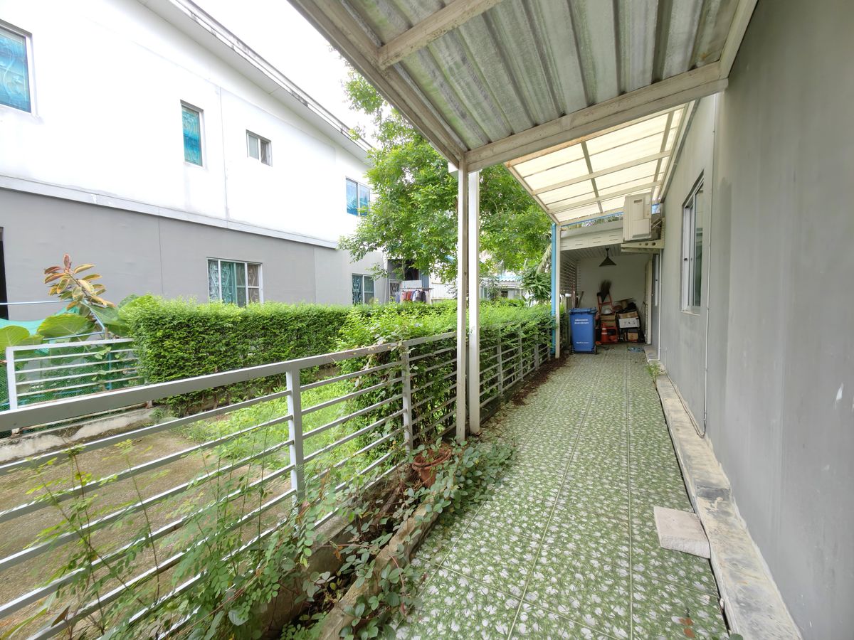 ขายทาวน์โฮมมีนบุรี-ร่มเกล้า : เดอะคอนเนค22 รามอินทรา-มีนบุรี  ทาวน์โฮม 2 ชั้น  พื้นที่ 112 ตร.ม. 28.3 ตร.ว. หลังริม ต่อเติมครัวด้านหลัง มีพื้นที่ข้างบ้าน