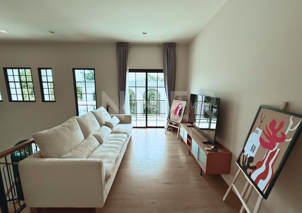 For RentHousePattanakan, Srinakarin : 🏡 出租 | 🏡 紧邻Brighton国际学校，仅1分钟！💰 月租：300,000 泰铢