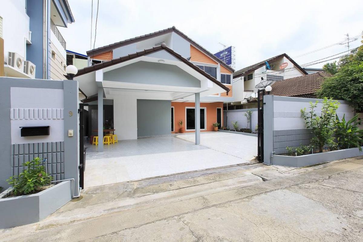 For RentHouseSeri Thai, Ramkhamhaeng Nida : House 4 bedrooms, 5 bathrooms, living room, dining room, kitchen 3, Parking, Ban Decha Ramkhamhaeng 78, Junction 2, opposite Gohosles Go Wholesale Ram, near Ramkhamhaeng International School (Rais) Line: PAT_PRM Tel. 0816827950
