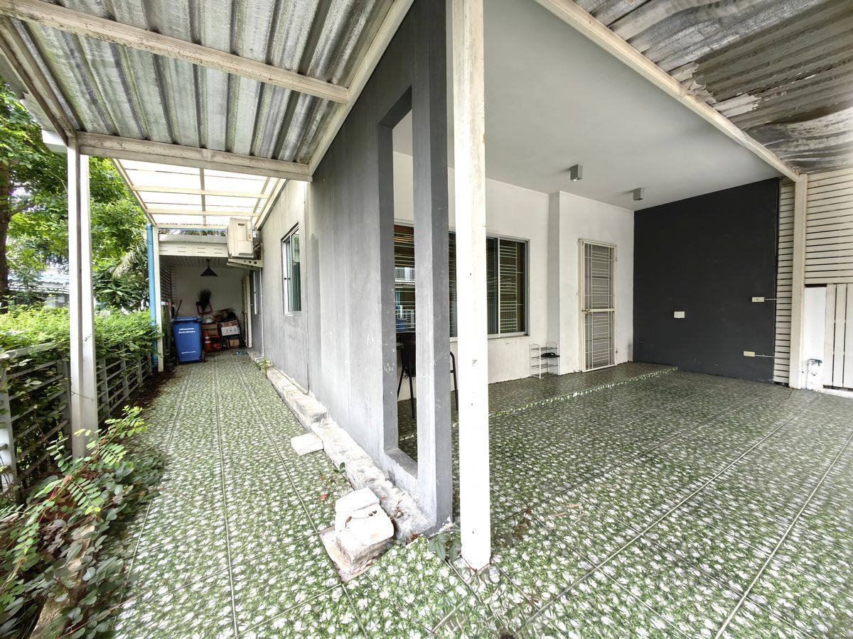 ขายทาวน์โฮมมีนบุรี-ร่มเกล้า : เดอะคอนเนค22 รามอินทรา-มีนบุรี  ทาวน์โฮม 2 ชั้น  พื้นที่ 112 ตร.ม. 28.3 ตร.ว. หลังริม ต่อเติมครัวด้านหลัง มีพื้นที่ข้างบ้าน