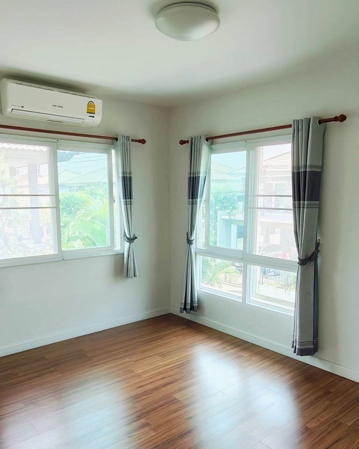 For SaleHousePhutthamonthon, Salaya : Single house in prime location Near the shopping center, no more than 6 km. 🔥 Chaiyapruk Pinklao - Sai 5 / 3 Bedrooms (For Sale), Chaiyapruk Pinklao - Sai 5 / 3 Bedrooms (FOR SALE) BALL095