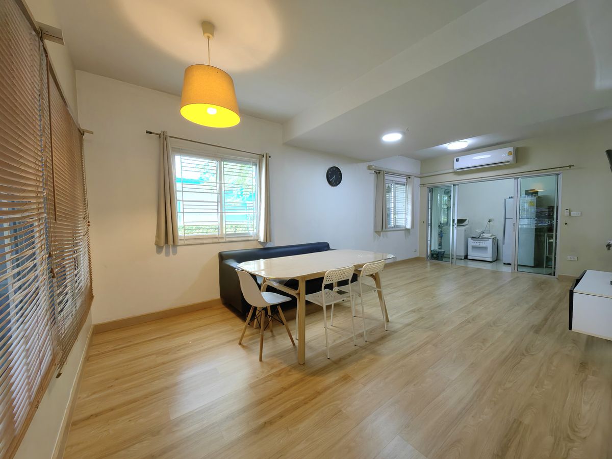 ขายทาวน์โฮมมีนบุรี-ร่มเกล้า : เดอะคอนเนค22 รามอินทรา-มีนบุรี  ทาวน์โฮม 2 ชั้น  พื้นที่ 112 ตร.ม. 28.3 ตร.ว. หลังริม ต่อเติมครัวด้านหลัง มีพื้นที่ข้างบ้าน