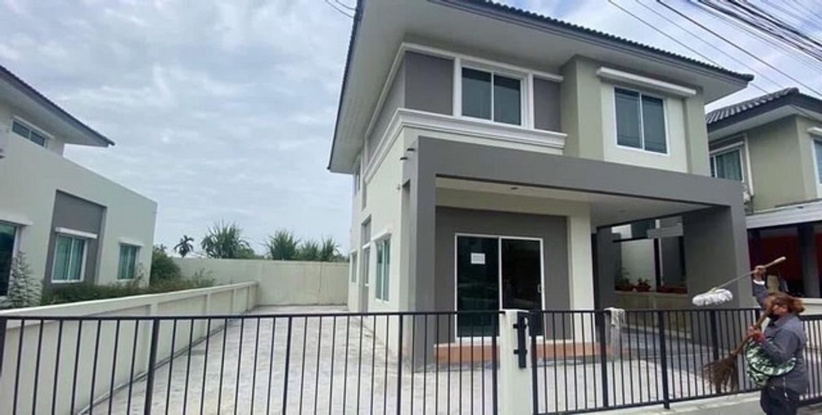 For RentHousePathum Thani,Rangsit, Thammasat : HR2638 House for rent With Ferbluea in CPN VILLE Village, Lam Luk Ka Khlong 7, convenient to travel