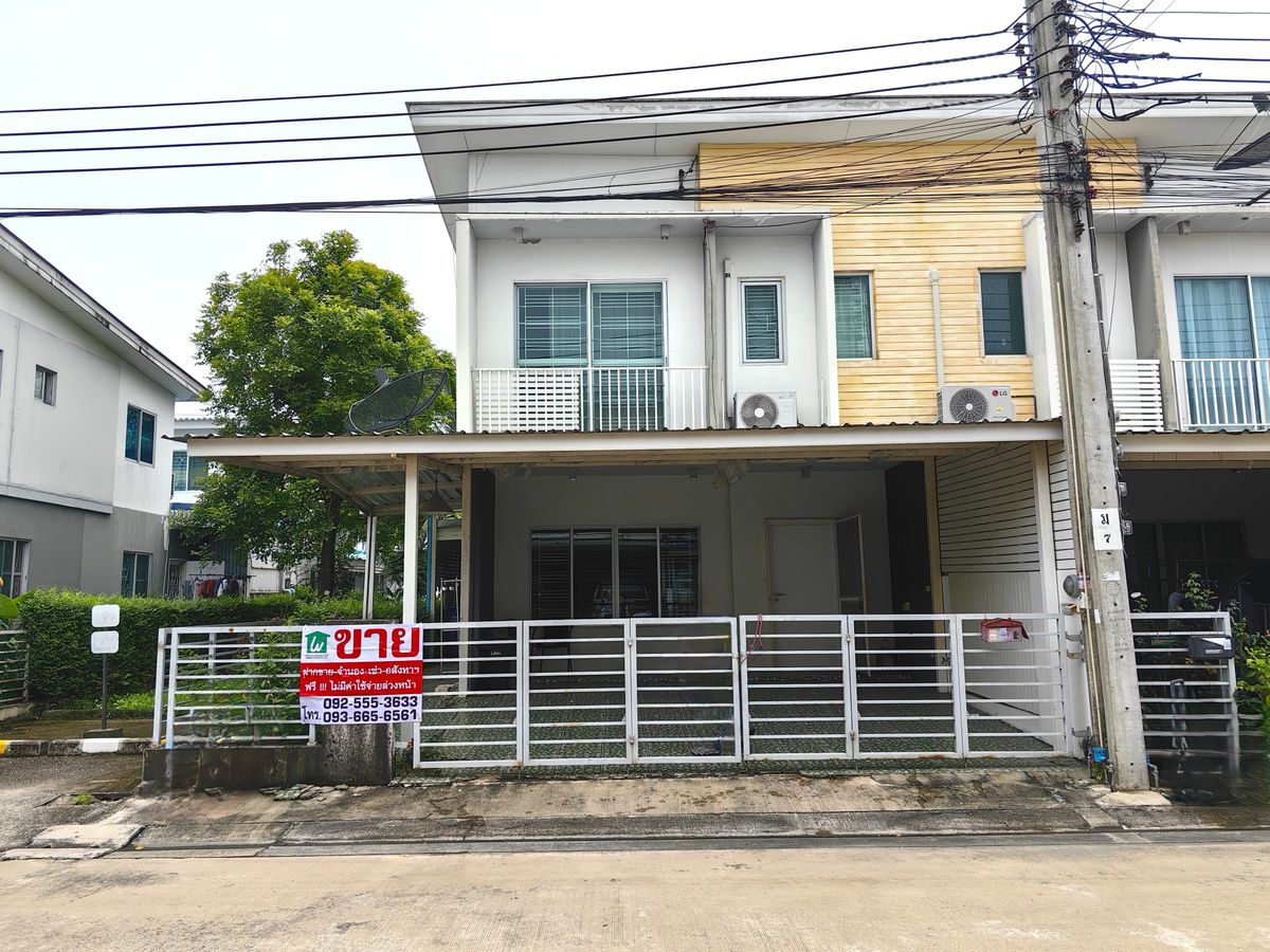 For SaleTownhomeMin Buri, Romklao : The Connect 22 Ram Inthra-Min Buri Townhome, 2 floors, area 112 sq.m. 28.3 sq.w., after the rear kitchen There is an area next to the house.