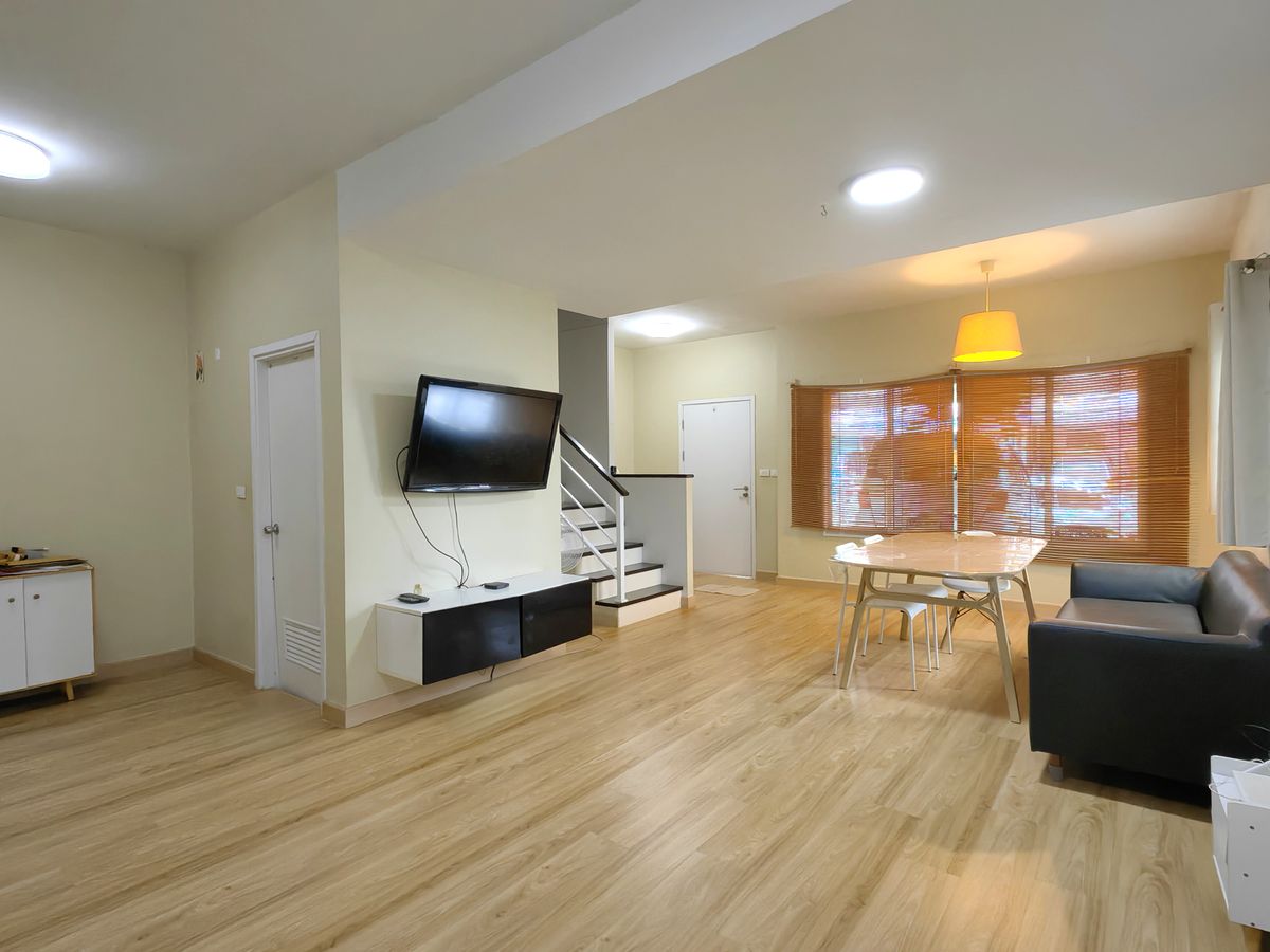 ขายทาวน์โฮมมีนบุรี-ร่มเกล้า : เดอะคอนเนค22 รามอินทรา-มีนบุรี  ทาวน์โฮม 2 ชั้น  พื้นที่ 112 ตร.ม. 28.3 ตร.ว. หลังริม ต่อเติมครัวด้านหลัง มีพื้นที่ข้างบ้าน