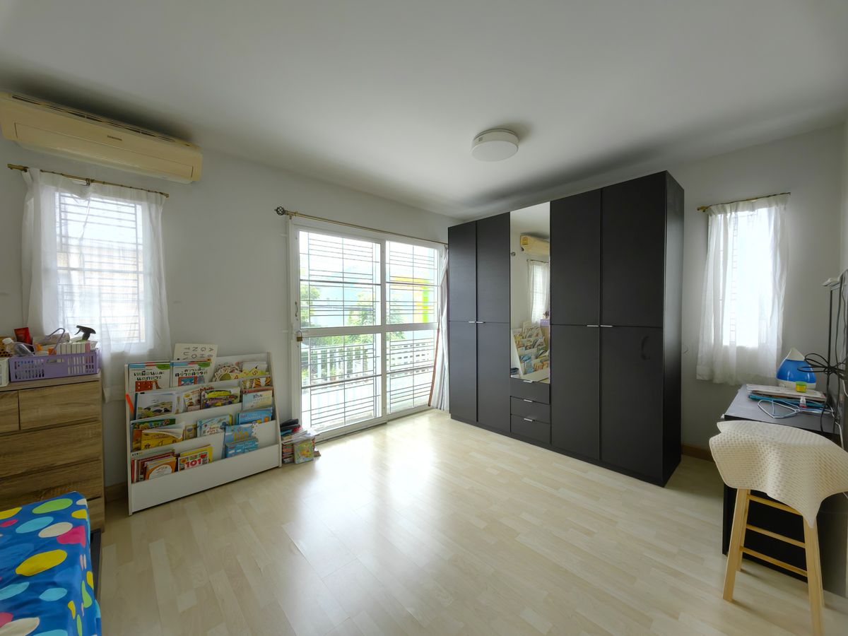 ขายทาวน์โฮมมีนบุรี-ร่มเกล้า : เดอะคอนเนค22 รามอินทรา-มีนบุรี  ทาวน์โฮม 2 ชั้น  พื้นที่ 112 ตร.ม. 28.3 ตร.ว. หลังริม ต่อเติมครัวด้านหลัง มีพื้นที่ข้างบ้าน