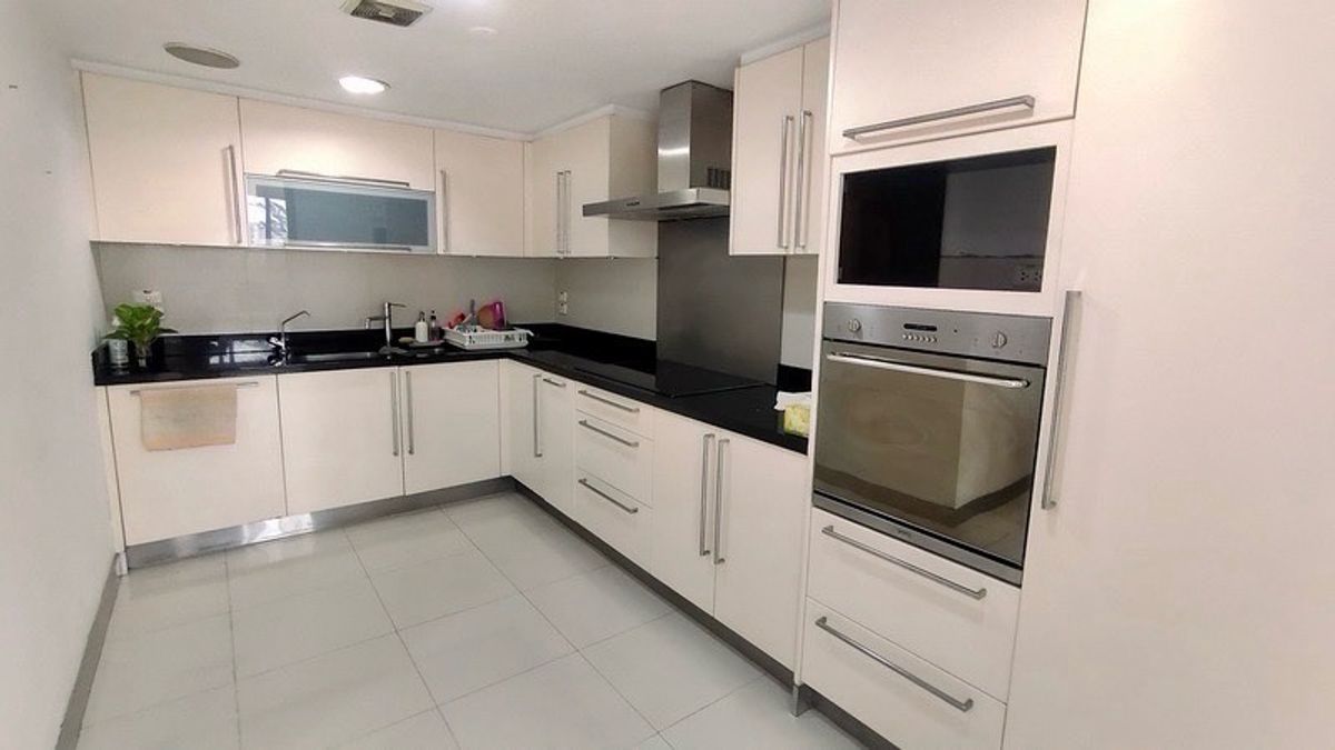 ขายคอนโดวิทยุ ชิดลม หลังสวน : 📢👇 เพนท์เฮาส์ดูเพล็กซ์สุดพิเศษ หายากมากในตลาด!ที่พักอาศัยที่มีเอกลักษณ์เฉพาะตัว พร้อมพื้นที่ใช้สอยกว้างขวาง บรรยากาศส่วนตัวและเงียบสงบ แต่สามารถเดินถึงศูนย์การค้าหรูและร้านอาหารชั้นนำได้ในไม่กี่ก้าว เหมาะสำหรับนักลงทุน ครอบครัว