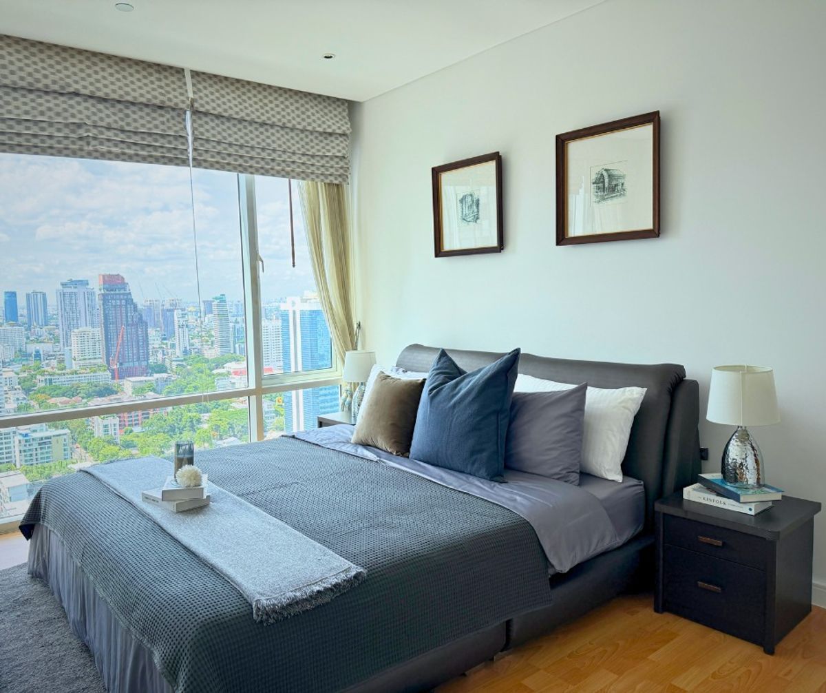 ขายคอนโดสุขุมวิท อโศก ทองหล่อ : Urgent Sale – Best Deal in the Project! Fullerton Sukhumvit  – Pet Friendly Luxury Condo (Rt-01)  Only 350 meters from BTS Ekkamai – Prime Sukhumvit location!  Selling Price: 19 MB (Negotiable) Transfer fee 50/50 (~100,xxx THB)  Partially furnished – Move