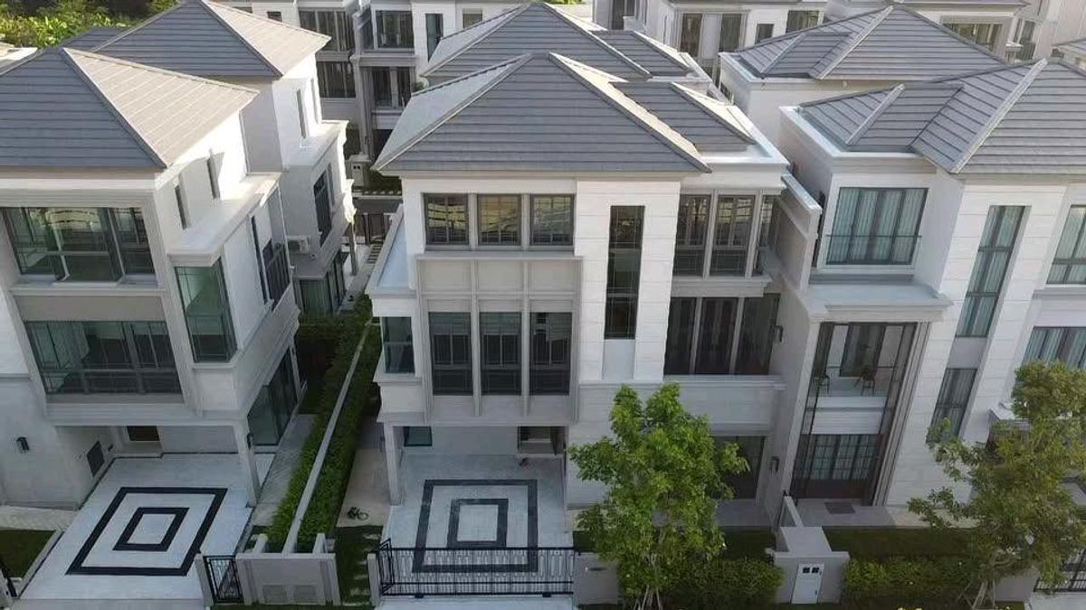 For RentHousePattanakan, Srinakarin : Beautiful house, full of 4 bedrooms, 4 water.