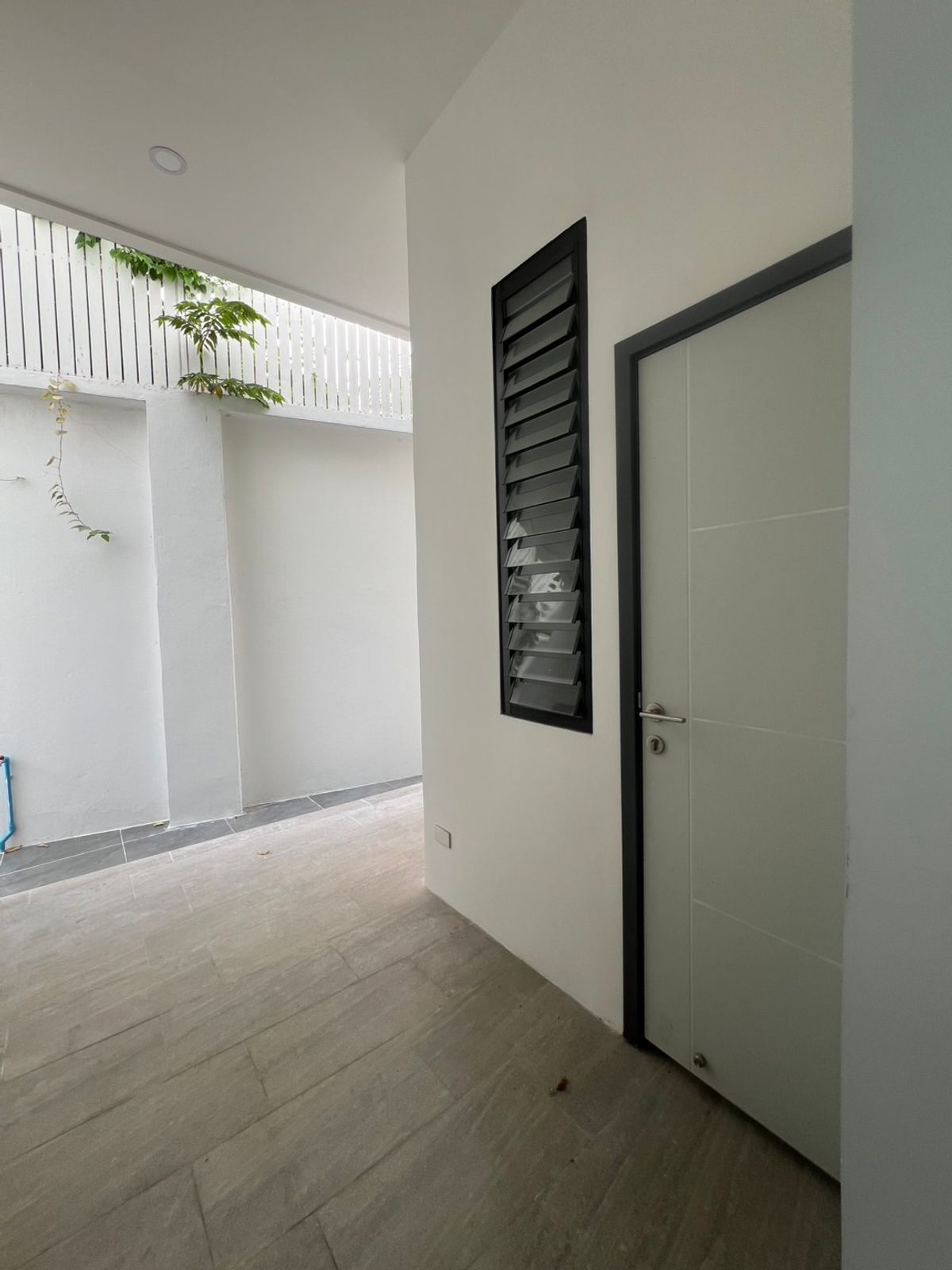 ให้เช่าบ้านเกษตร นวมินทร์ ลาดปลาเค้า : ให้เช่า บ้านเดี่ยวสไตล์รีเจนซี ขนาด 327 ตร.ม. | 4 ห้องนอน | 2 ที่จอดรถ, ระเบียงใหญ่ชั้น3สำหรับชมวิว, ทำเลใกล้ทางด่วนรามอินทรา และโรงเรียนนานาชาติ KPIS, SISB 