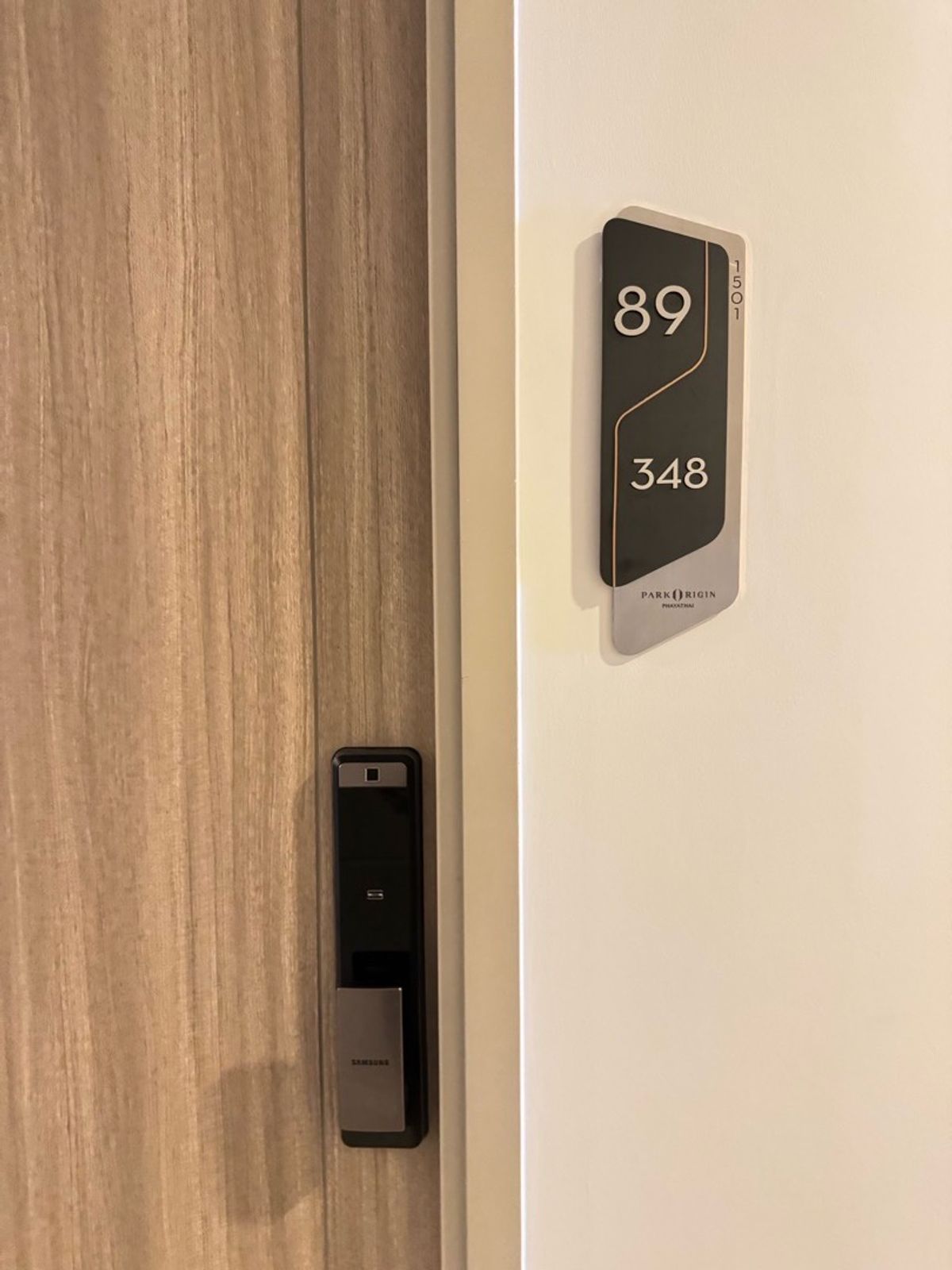 For SaleCondoRatchathewi,Phayathai : 📍 The last unit 🏙️ Condo on the main road, Phayathai 🚆 Near BTS and Airport Rail Link, Phayathai 🔑 🔑 It can be invested ❗️ Special express ❗️TEL: 0809697464 (LINE and LINE)