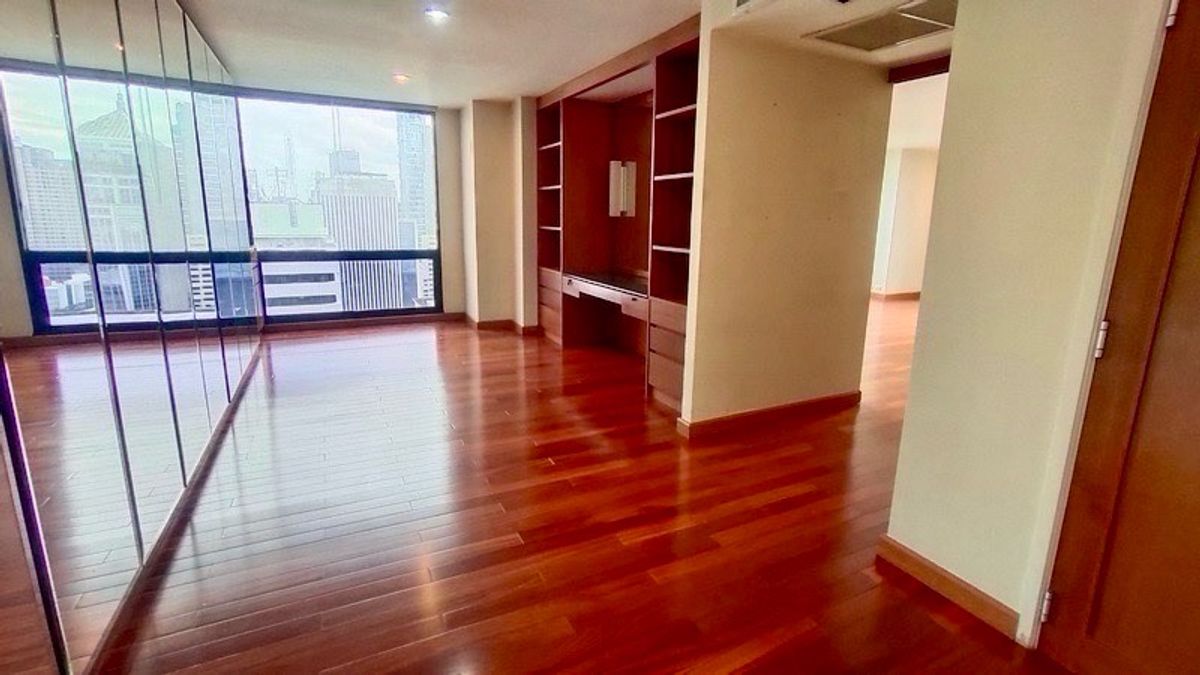 ขายคอนโดวิทยุ ชิดลม หลังสวน : 📢👇 เพนท์เฮาส์ดูเพล็กซ์สุดพิเศษ หายากมากในตลาด!ที่พักอาศัยที่มีเอกลักษณ์เฉพาะตัว พร้อมพื้นที่ใช้สอยกว้างขวาง บรรยากาศส่วนตัวและเงียบสงบ แต่สามารถเดินถึงศูนย์การค้าหรูและร้านอาหารชั้นนำได้ในไม่กี่ก้าว เหมาะสำหรับนักลงทุน ครอบครัว