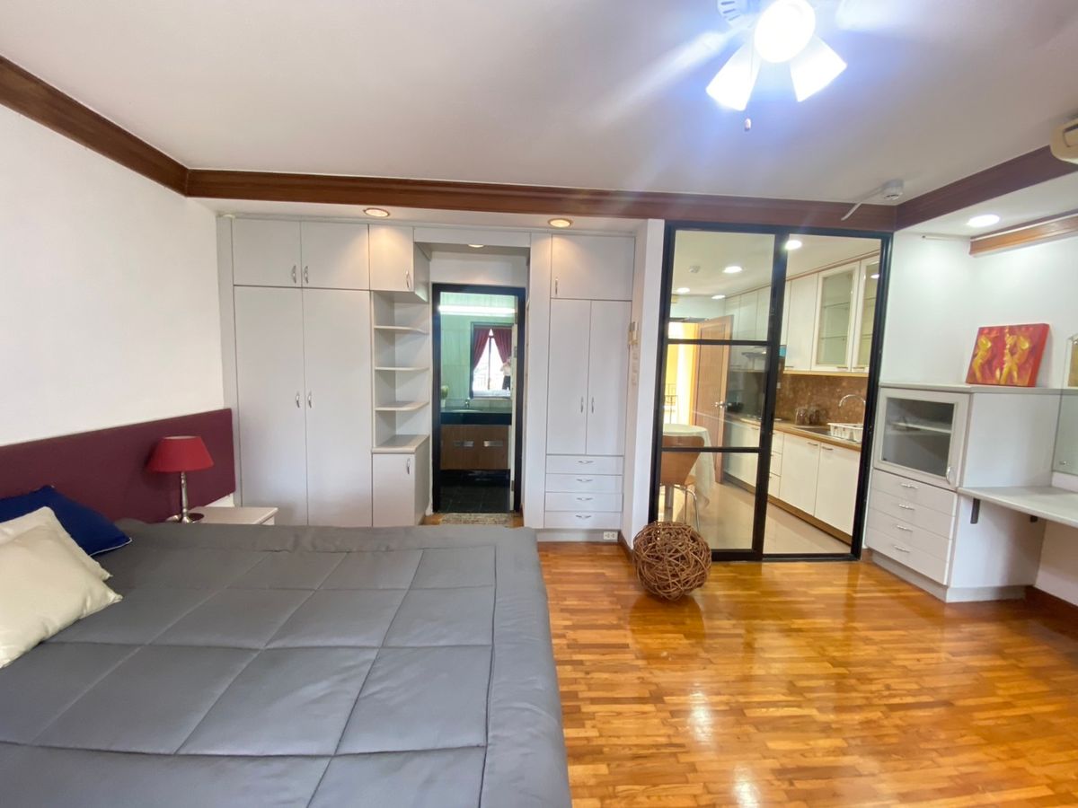 For RentCondoSilom, Saladaeng, Bangrak : ✨ Rent a large room 42 sq.m. ✨ Pipat Place Condo, Floor 5 | Price only 15,000 baht/month