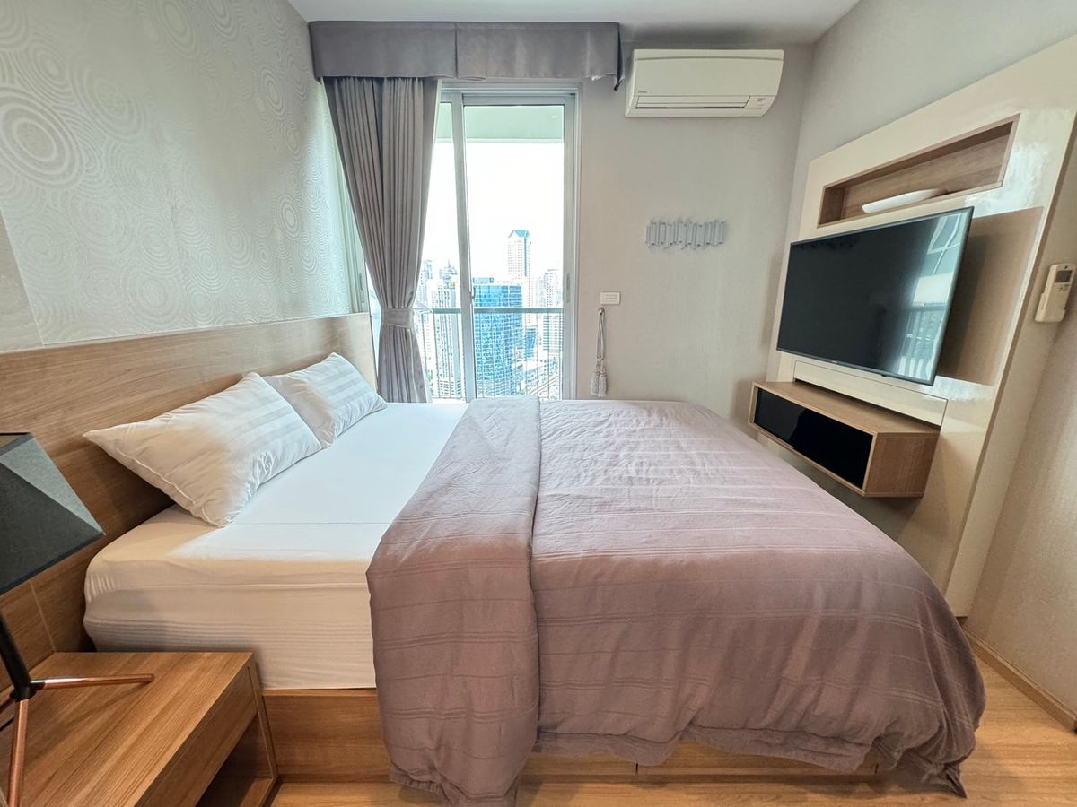 For RentCondoSathorn, Narathiwat : Free for rent. Very beautiful room. Rhythm Sathorn Condo, near BTS, Saphan Taksin.