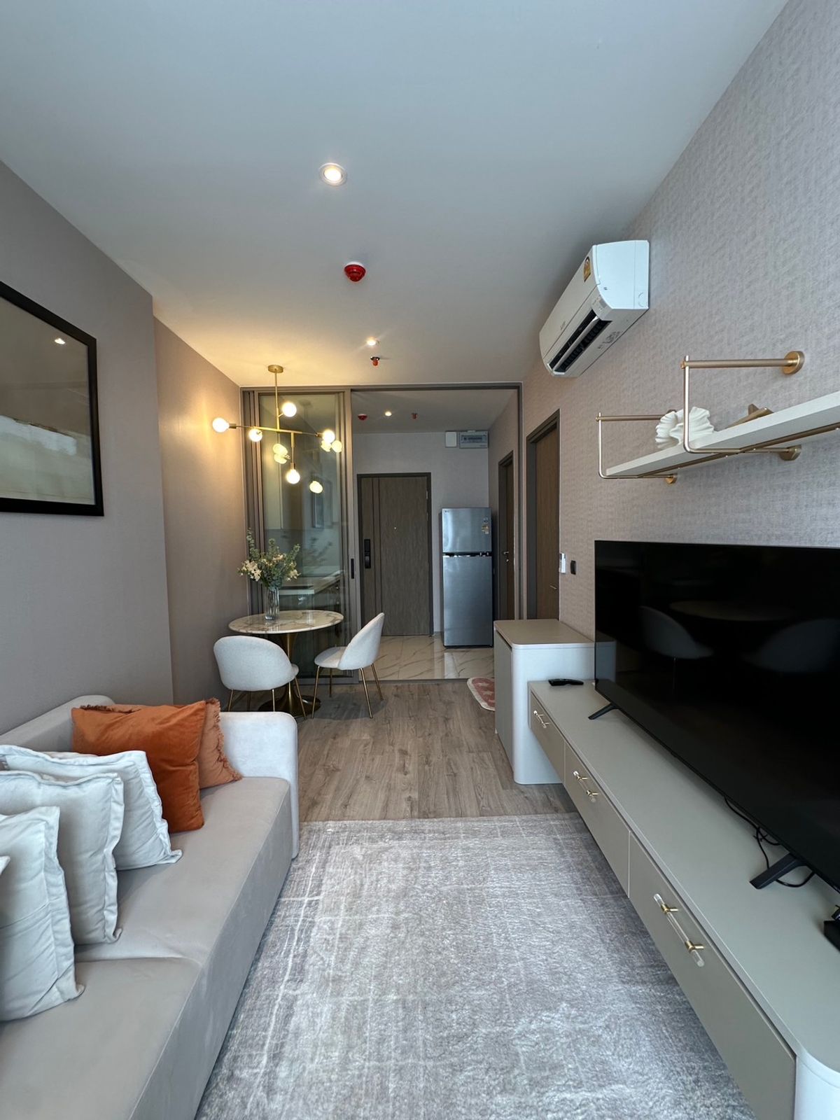 ให้เช่าคอนโดสุขุมวิท อโศก ทองหล่อ : Update For Rent (Available) Rhythm Ekkamai Estate 1Bed1Bath 35sq.m Free wifi 📞081-2473863 