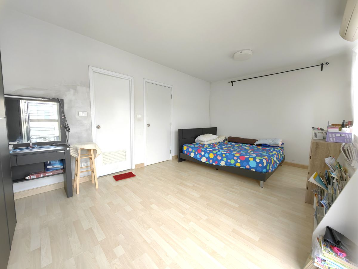 ขายทาวน์โฮมมีนบุรี-ร่มเกล้า : เดอะคอนเนค22 รามอินทรา-มีนบุรี  ทาวน์โฮม 2 ชั้น  พื้นที่ 112 ตร.ม. 28.3 ตร.ว. หลังริม ต่อเติมครัวด้านหลัง มีพื้นที่ข้างบ้าน