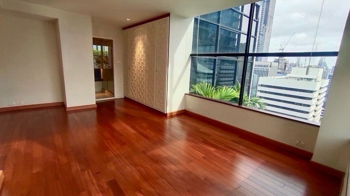 ขายคอนโดวิทยุ ชิดลม หลังสวน : 📢👇 เพนท์เฮาส์ดูเพล็กซ์สุดพิเศษ หายากมากในตลาด!ที่พักอาศัยที่มีเอกลักษณ์เฉพาะตัว พร้อมพื้นที่ใช้สอยกว้างขวาง บรรยากาศส่วนตัวและเงียบสงบ แต่สามารถเดินถึงศูนย์การค้าหรูและร้านอาหารชั้นนำได้ในไม่กี่ก้าว เหมาะสำหรับนักลงทุน ครอบครัว