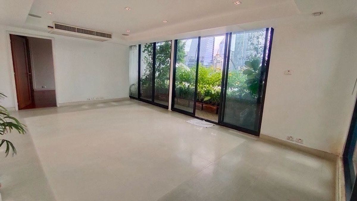 ขายคอนโดวิทยุ ชิดลม หลังสวน : 📢👇 เพนท์เฮาส์ดูเพล็กซ์สุดพิเศษ หายากมากในตลาด!ที่พักอาศัยที่มีเอกลักษณ์เฉพาะตัว พร้อมพื้นที่ใช้สอยกว้างขวาง บรรยากาศส่วนตัวและเงียบสงบ แต่สามารถเดินถึงศูนย์การค้าหรูและร้านอาหารชั้นนำได้ในไม่กี่ก้าว เหมาะสำหรับนักลงทุน ครอบครัว