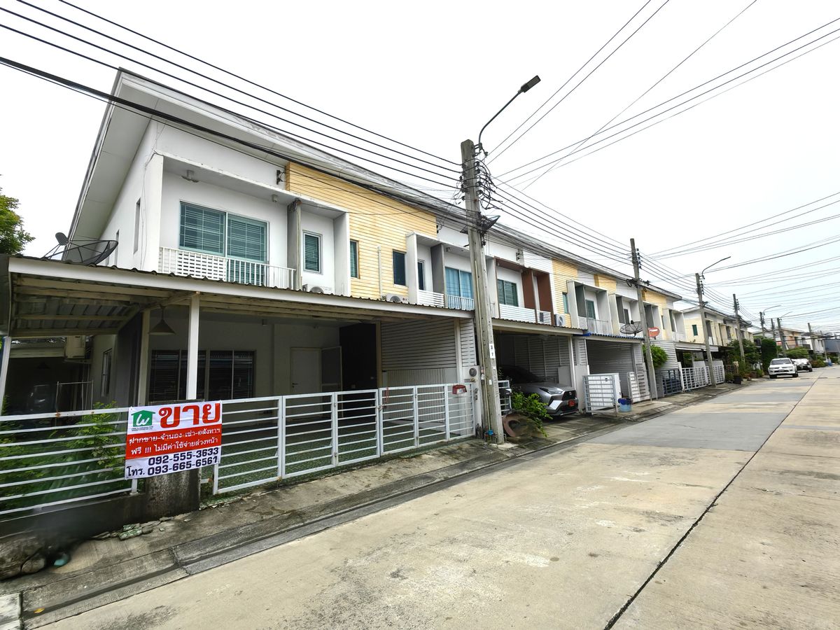 ขายทาวน์โฮมมีนบุรี-ร่มเกล้า : เดอะคอนเนค22 รามอินทรา-มีนบุรี  ทาวน์โฮม 2 ชั้น  พื้นที่ 112 ตร.ม. 28.3 ตร.ว. หลังริม ต่อเติมครัวด้านหลัง มีพื้นที่ข้างบ้าน