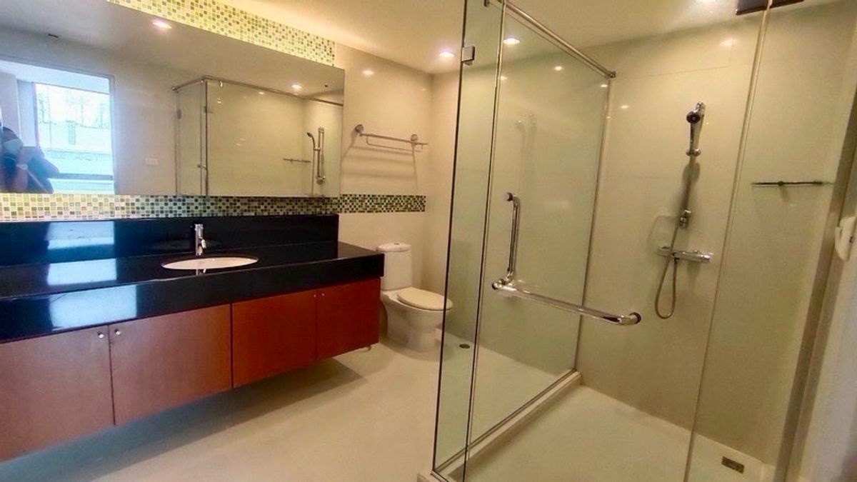 ขายคอนโดวิทยุ ชิดลม หลังสวน : 📢👇 เพนท์เฮาส์ดูเพล็กซ์สุดพิเศษ หายากมากในตลาด!ที่พักอาศัยที่มีเอกลักษณ์เฉพาะตัว พร้อมพื้นที่ใช้สอยกว้างขวาง บรรยากาศส่วนตัวและเงียบสงบ แต่สามารถเดินถึงศูนย์การค้าหรูและร้านอาหารชั้นนำได้ในไม่กี่ก้าว เหมาะสำหรับนักลงทุน ครอบครัว