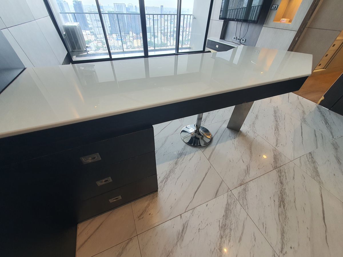 For SaleCondoLadprao, Central Ladprao : The highest in Ladprao, luxury condo 51.9 sqm. Floor 44, the view of all buildings, reserved urgently, Di Issara Ladprao, only 400 meters. To MRT Ladprao, the opportunity of the year, investment today for value tomorrow! Rare Unit Gold location is lower t