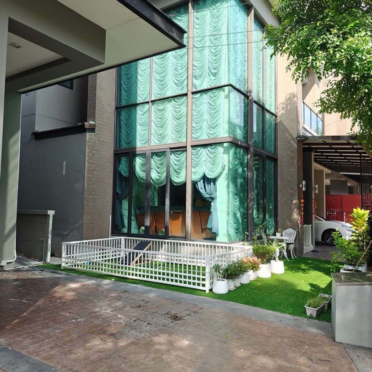 For SaleHouseBang Sue, Wong Sawang, Tao Pun : 📢👇Rare to find! 2 single houses with connecting access. Prime location with ultimate privacy, peaceful surroundings, and excellent connectivity. Close to MRT and expressways.