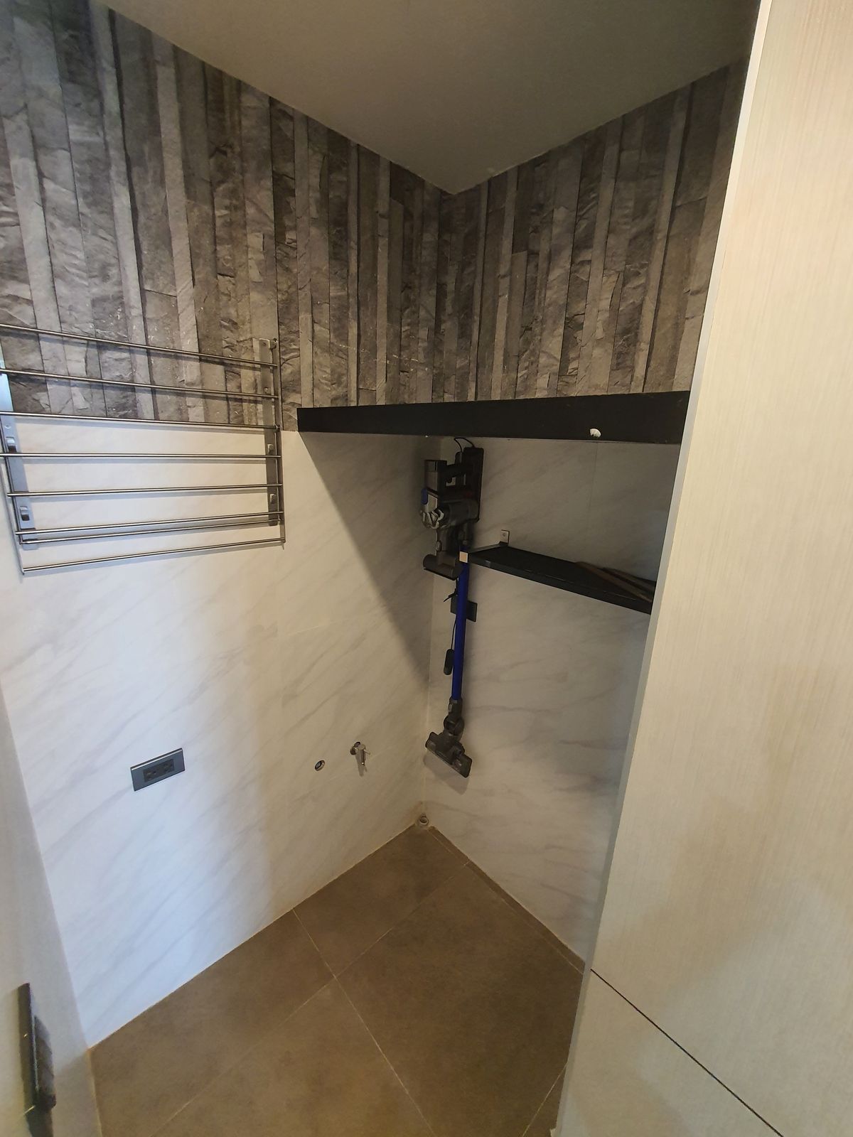 For SaleCondoLadprao, Central Ladprao : The highest in Ladprao, luxury condo 51.9 sqm. Floor 44, the view of all buildings, reserved urgently, Di Issara Ladprao, only 400 meters. To MRT Ladprao, the opportunity of the year, investment today for value tomorrow! Rare Unit Gold location is lower t