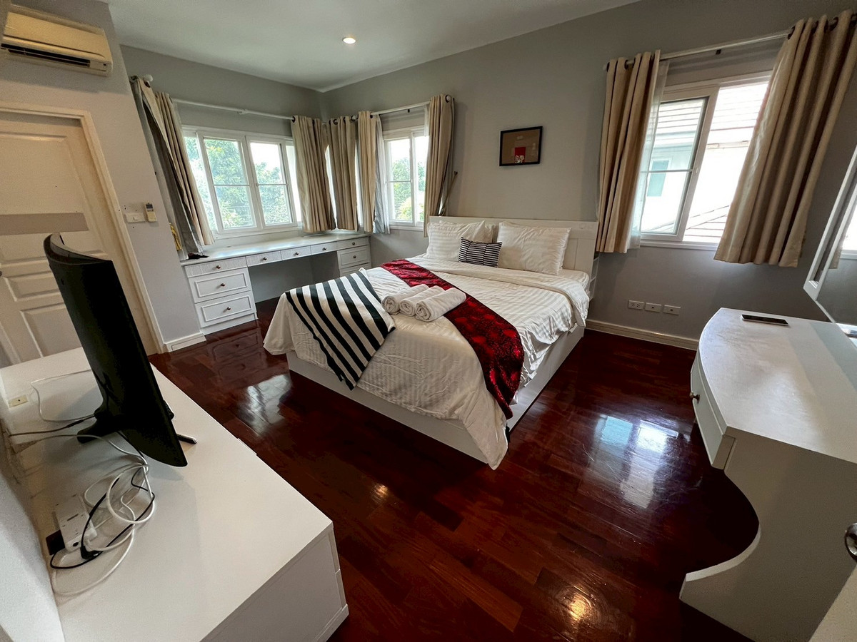 For RentHouseChaengwatana, Muangthong : house, 3 bedrooms, 3 bathrooms, close to HomePro Pakkret, near ISB International School.