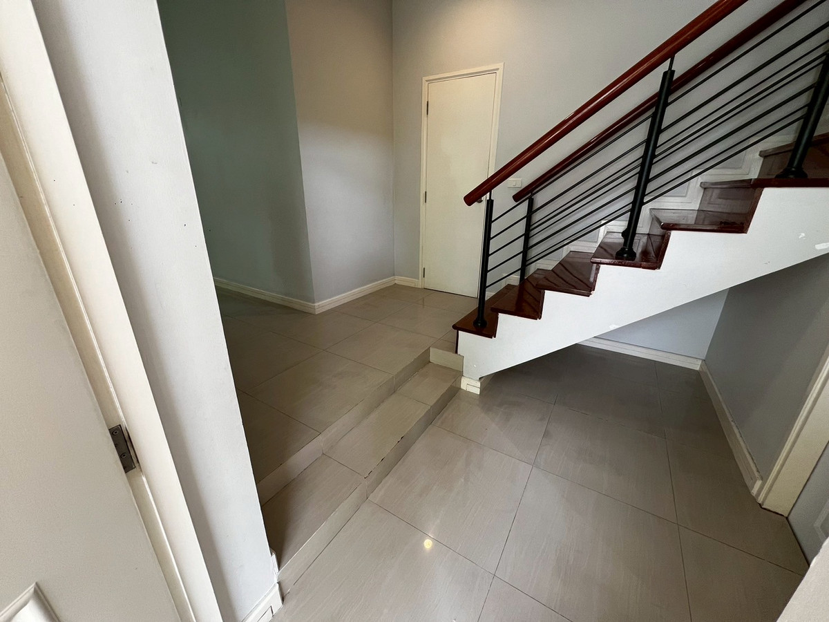 For RentHouseChaengwatana, Muangthong : house, 3 bedrooms, 3 bathrooms, close to HomePro Pakkret, near ISB International School.