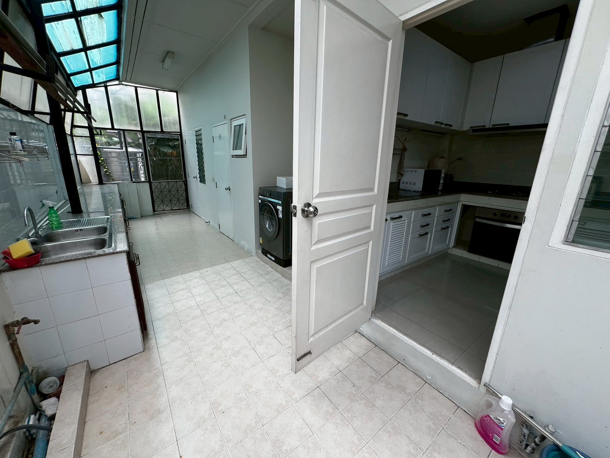 For RentHouseChaengwatana, Muangthong : house, 3 bedrooms, 3 bathrooms, close to HomePro Pakkret, near ISB International School.