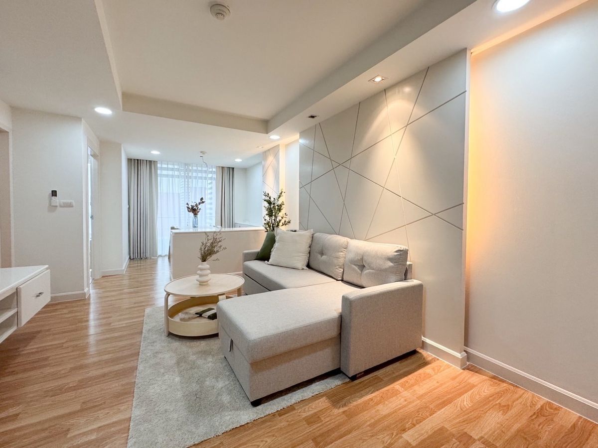 For SaleCondoRatchadapisek, Huaikwang, Suttisan : Large room in Ratchada area, The Kris, Ratchada 17, free transfer!