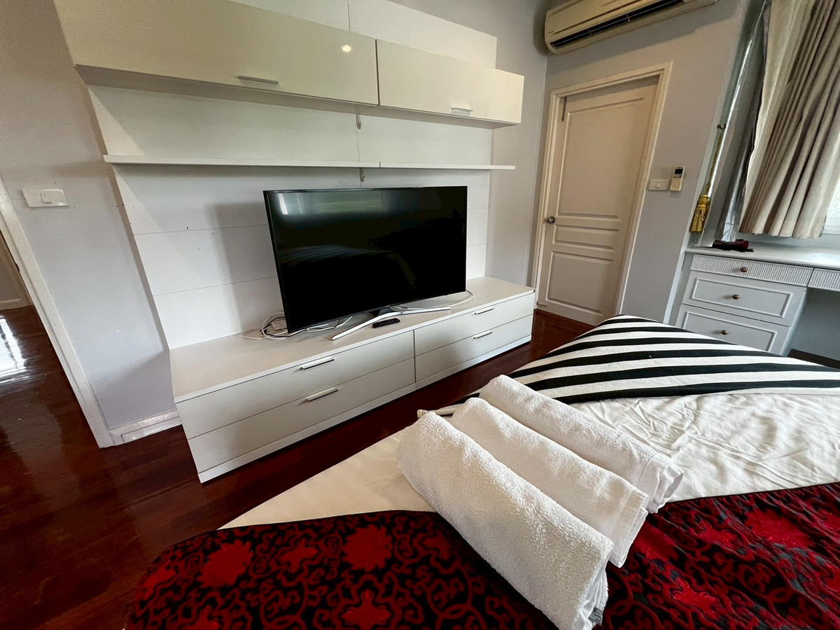 For RentHouseChaengwatana, Muangthong : house, 3 bedrooms, 3 bathrooms, close to HomePro Pakkret, near ISB International School.