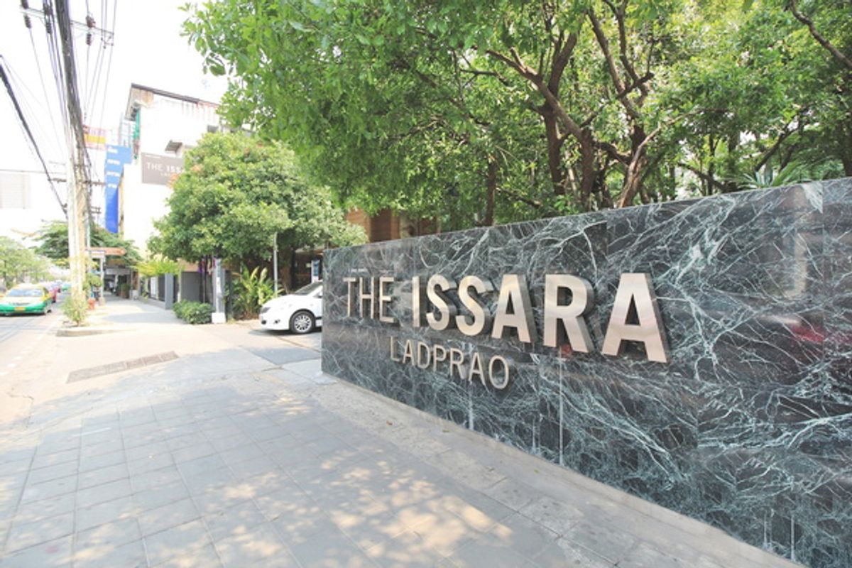 For SaleCondoLadprao, Central Ladprao : The highest in Ladprao, luxury condo 51.9 sqm. Floor 44, the view of all buildings, reserved urgently, Di Issara Ladprao, only 400 meters. To MRT Ladprao, the opportunity of the year, investment today for value tomorrow! Rare Unit Gold location is lower t