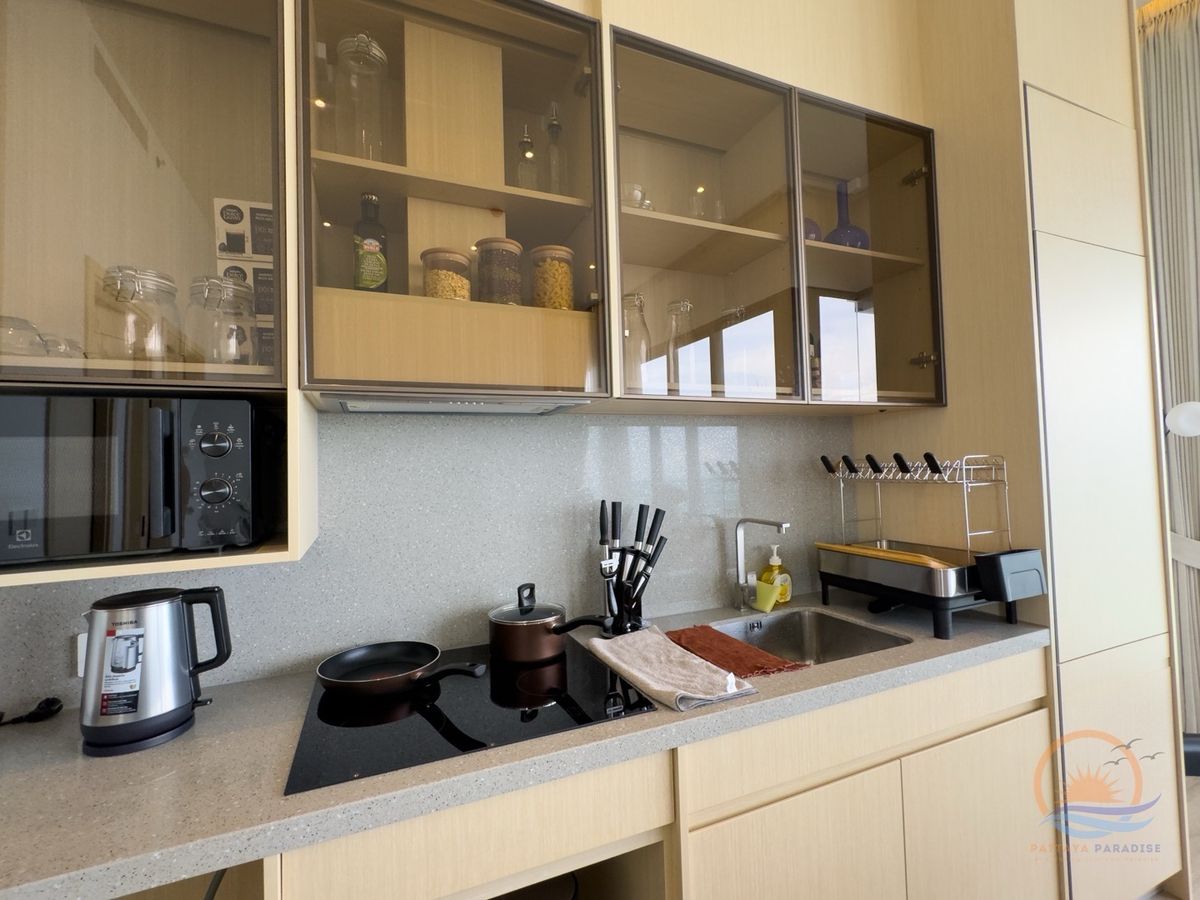 คอนโดพัทยา บางแสน ชลบุรี สัตหีบ : Arom Wongamat - 2 ห้องนอน วิวทะเลชั้นสูง พร้อม Private Jacuzzi ที่ระเบียง