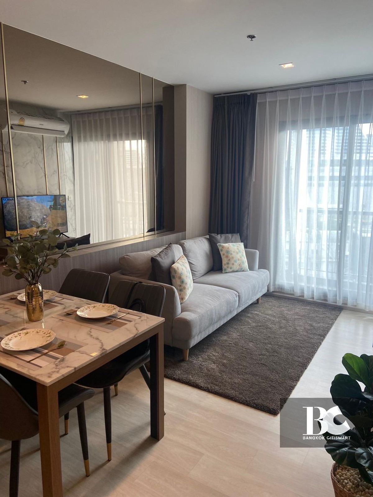 ให้เช่าคอนโดวิทยุ ชิดลม หลังสวน : ⚜️ Best price for rent 2 beds, 1 bath close to Central Embassy ⚜️