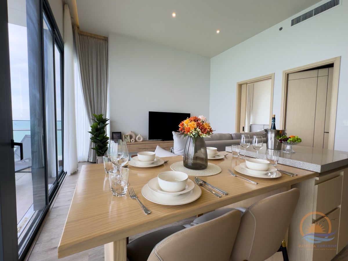 คอนโดพัทยา บางแสน ชลบุรี สัตหีบ : Arom Wongamat - 2 ห้องนอน วิวทะเลชั้นสูง พร้อม Private Jacuzzi ที่ระเบียง