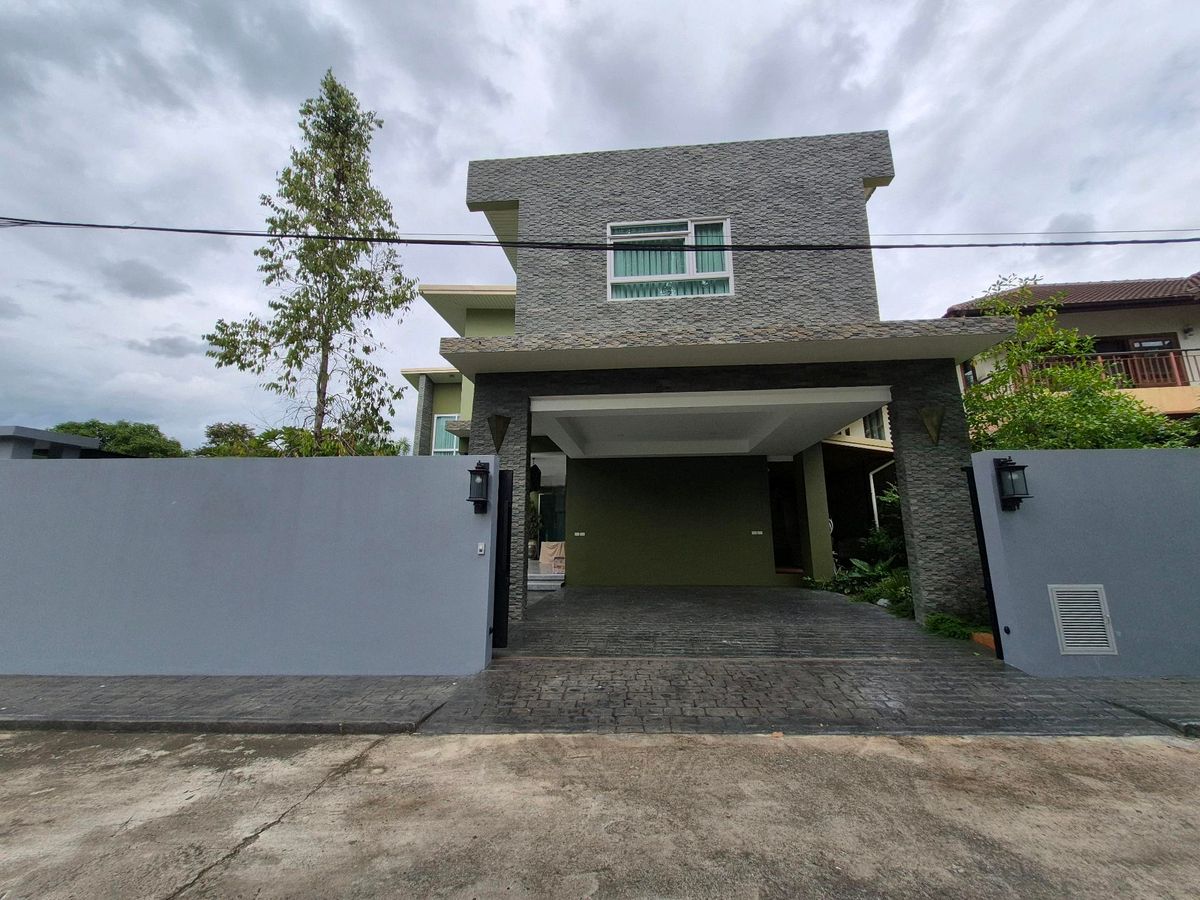 ขายบ้านเชียงใหม่ : ขาย Pool Villa Modern Luxury Style หมู่บ้านริมน้ำ เชียงใหม่ บ้านใหม่ ตบแต่งพร้อมอยู่ 