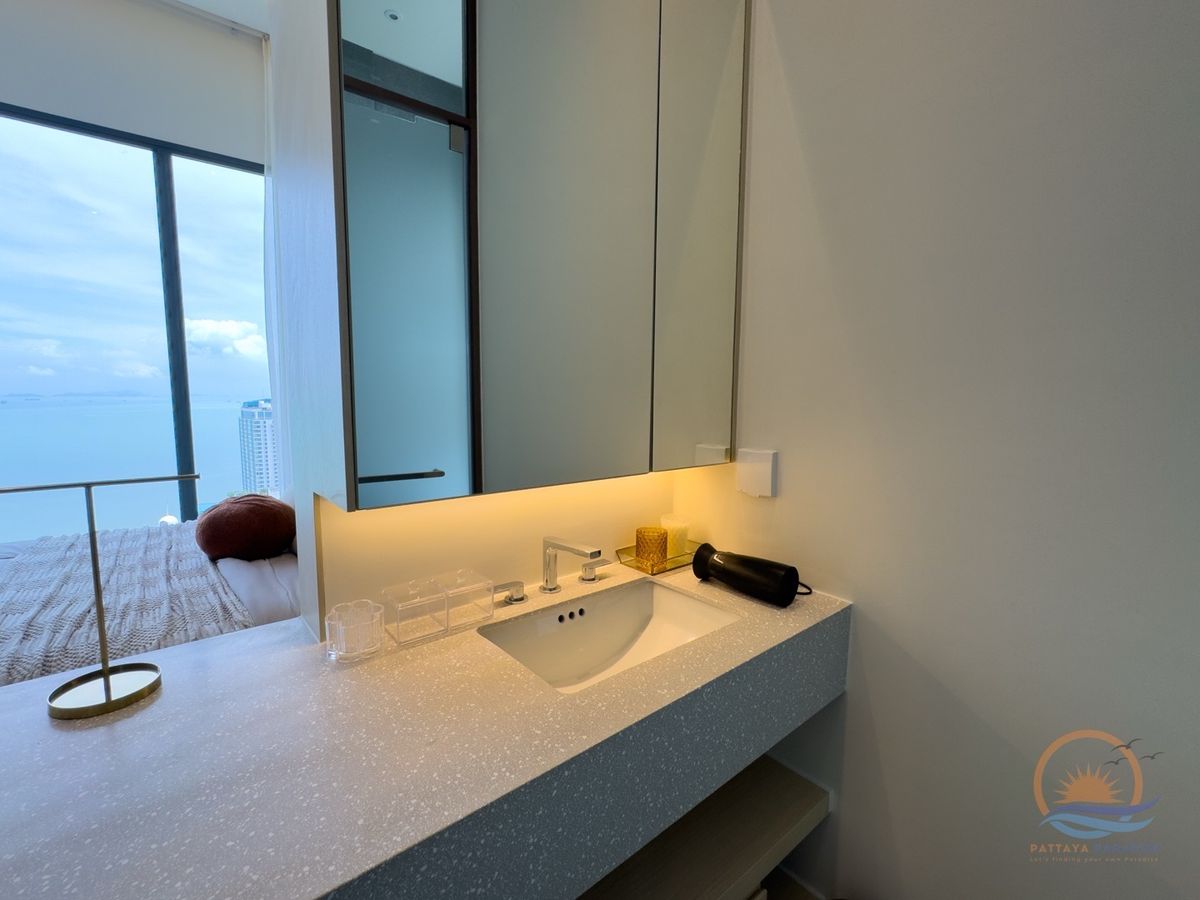 คอนโดพัทยา บางแสน ชลบุรี สัตหีบ : Arom Wongamat - 2 ห้องนอน วิวทะเลชั้นสูง พร้อม Private Jacuzzi ที่ระเบียง