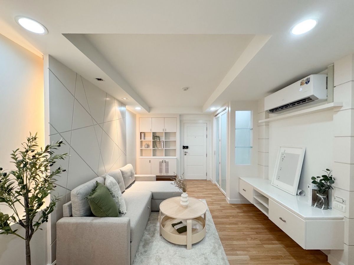 For SaleCondoRatchadapisek, Huaikwang, Suttisan : Large room in Ratchada area, The Kris, Ratchada 17, free transfer!