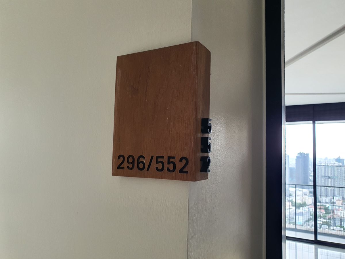 For SaleCondoLadprao, Central Ladprao : The highest in Ladprao, luxury condo 51.9 sqm. Floor 44, the view of all buildings, reserved urgently, Di Issara Ladprao, only 400 meters. To MRT Ladprao, the opportunity of the year, investment today for value tomorrow! Rare Unit Gold location is lower t