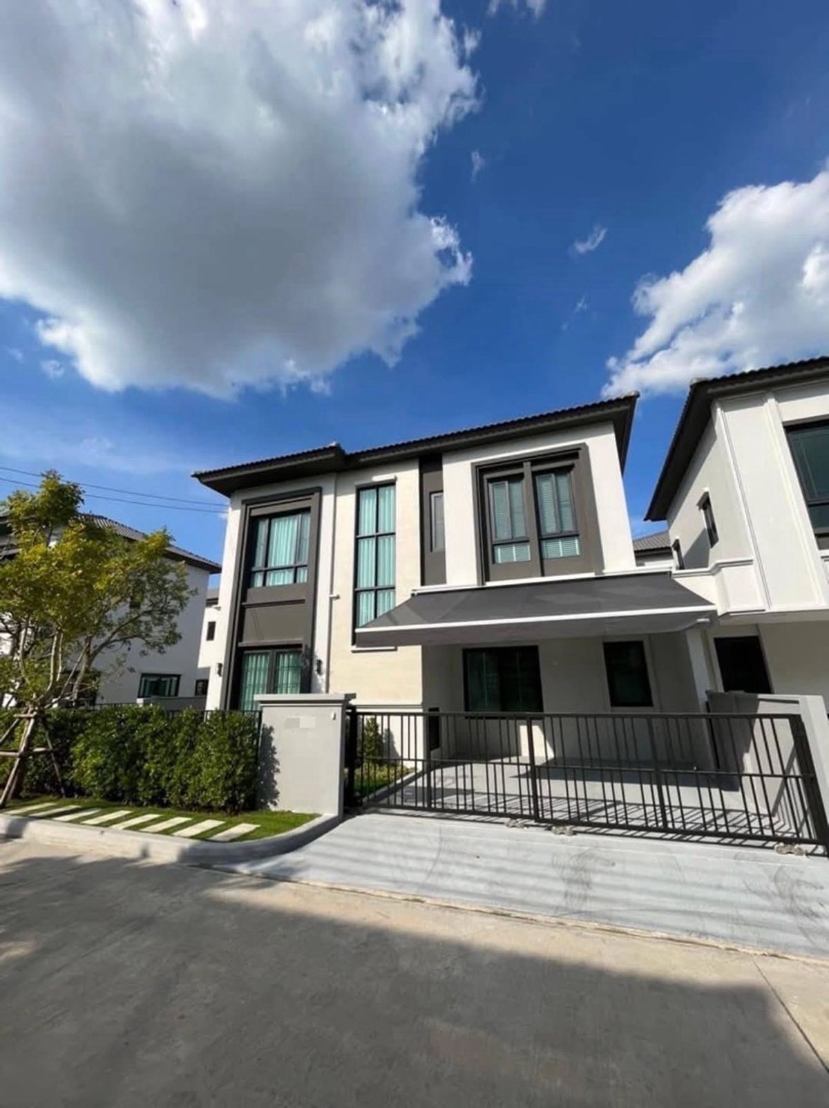 ให้เช่าบ้านสมุทรปราการ สำโรง : 💥ForRent💥3Bed •  Grande Pleno Sukhumvit–Bangna 🏡 Near Mega Bangna 🐶🐱 Pet Friendly* Ready to move in ‼️  Fully Furnished ✨