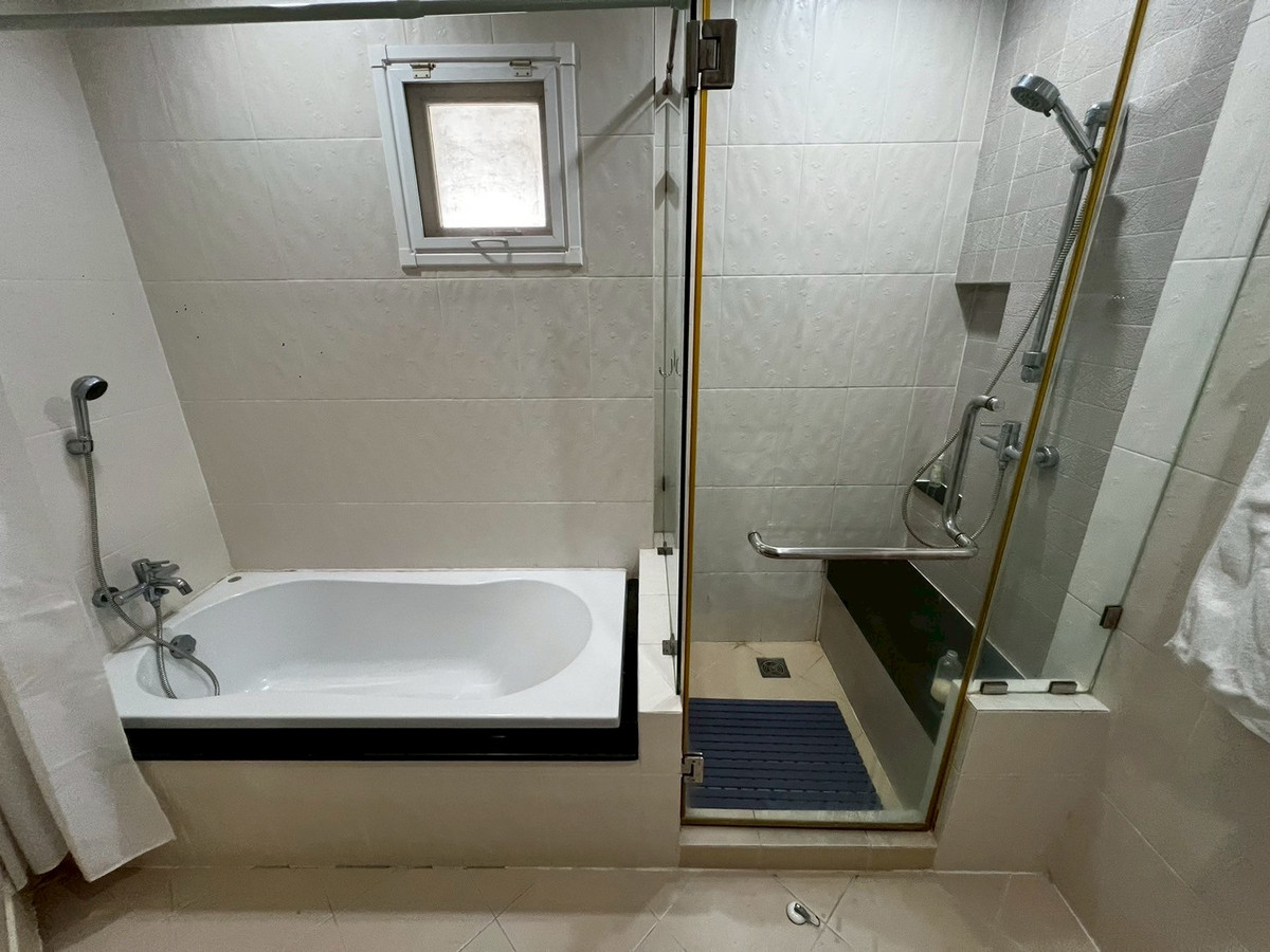 For RentHouseChaengwatana, Muangthong : house, 3 bedrooms, 3 bathrooms, close to HomePro Pakkret, near ISB International School.