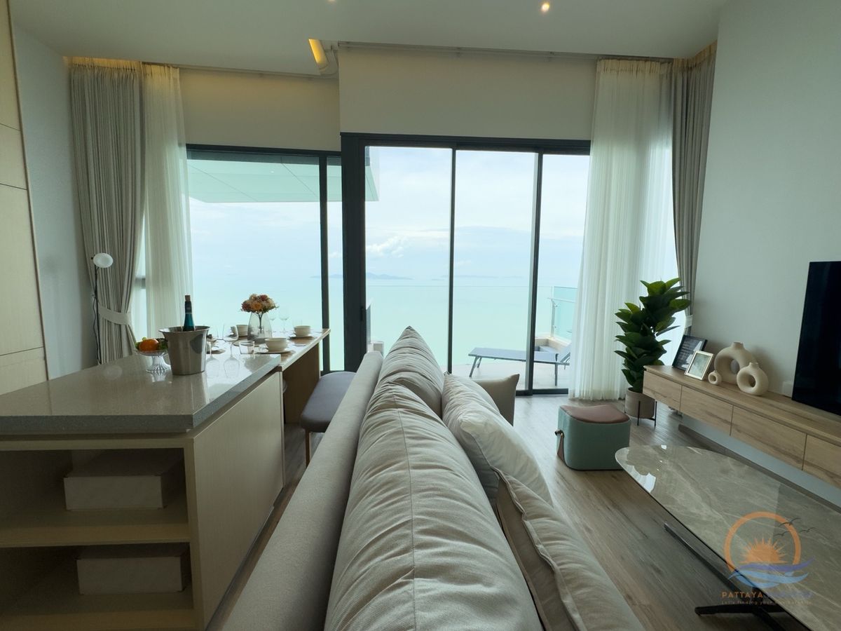 คอนโดพัทยา บางแสน ชลบุรี สัตหีบ : Arom Wongamat - 2 ห้องนอน วิวทะเลชั้นสูง พร้อม Private Jacuzzi ที่ระเบียง