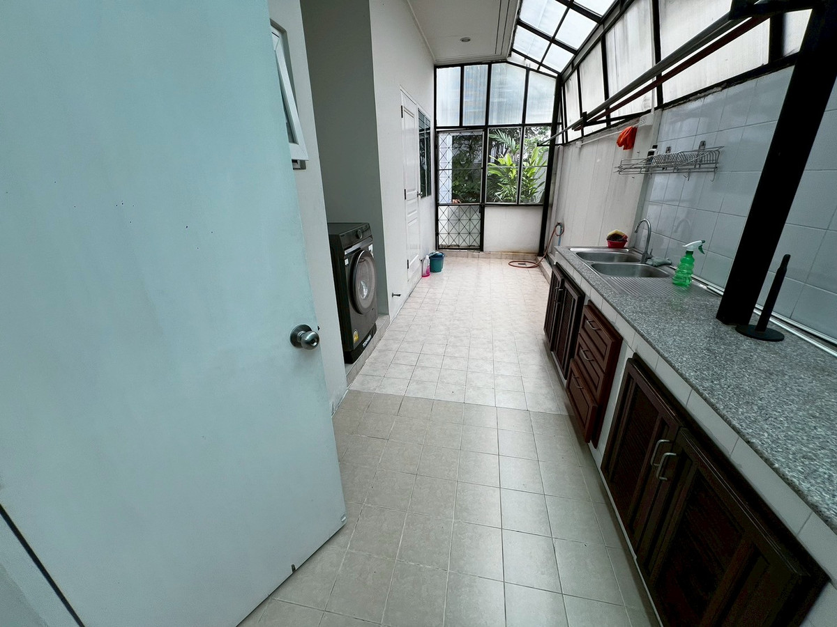 For RentHouseChaengwatana, Muangthong : house, 3 bedrooms, 3 bathrooms, close to HomePro Pakkret, near ISB International School.