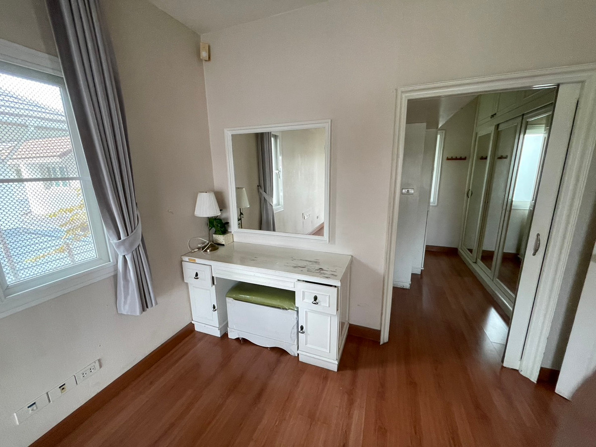 For RentHouseChaengwatana, Muangthong : house, 3 bedrooms, 3 bathrooms, close to HomePro Pakkret, near ISB International School.